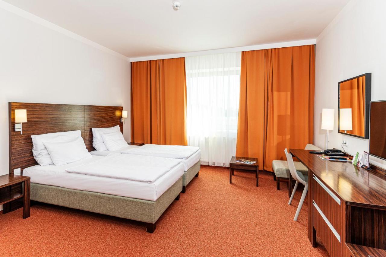 Hotel Euro ปาร์ดูบิตเซ ภายนอก รูปภาพ