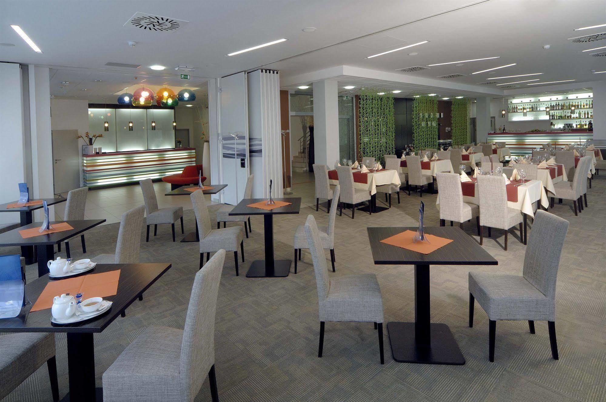Hotel Euro ปาร์ดูบิตเซ ภายนอก รูปภาพ