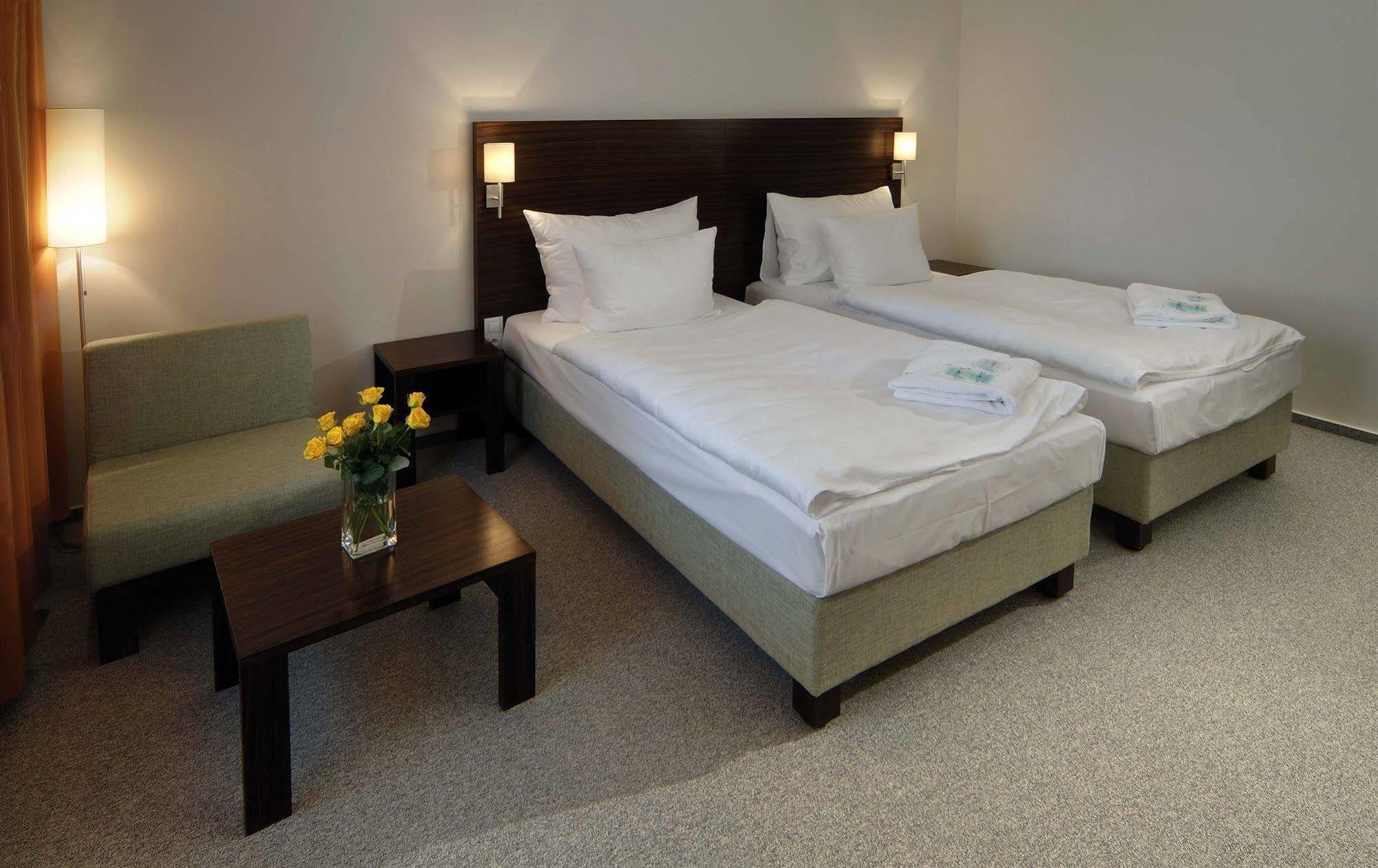 Hotel Euro ปาร์ดูบิตเซ ภายนอก รูปภาพ