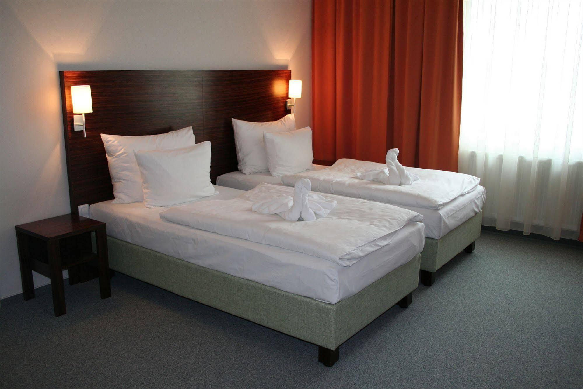Hotel Euro ปาร์ดูบิตเซ ภายนอก รูปภาพ