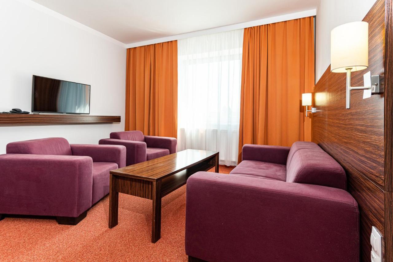 Hotel Euro ปาร์ดูบิตเซ ภายนอก รูปภาพ